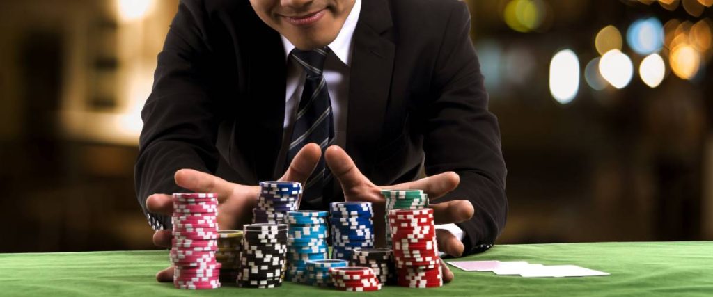 What is a reload bonus at an online casino?